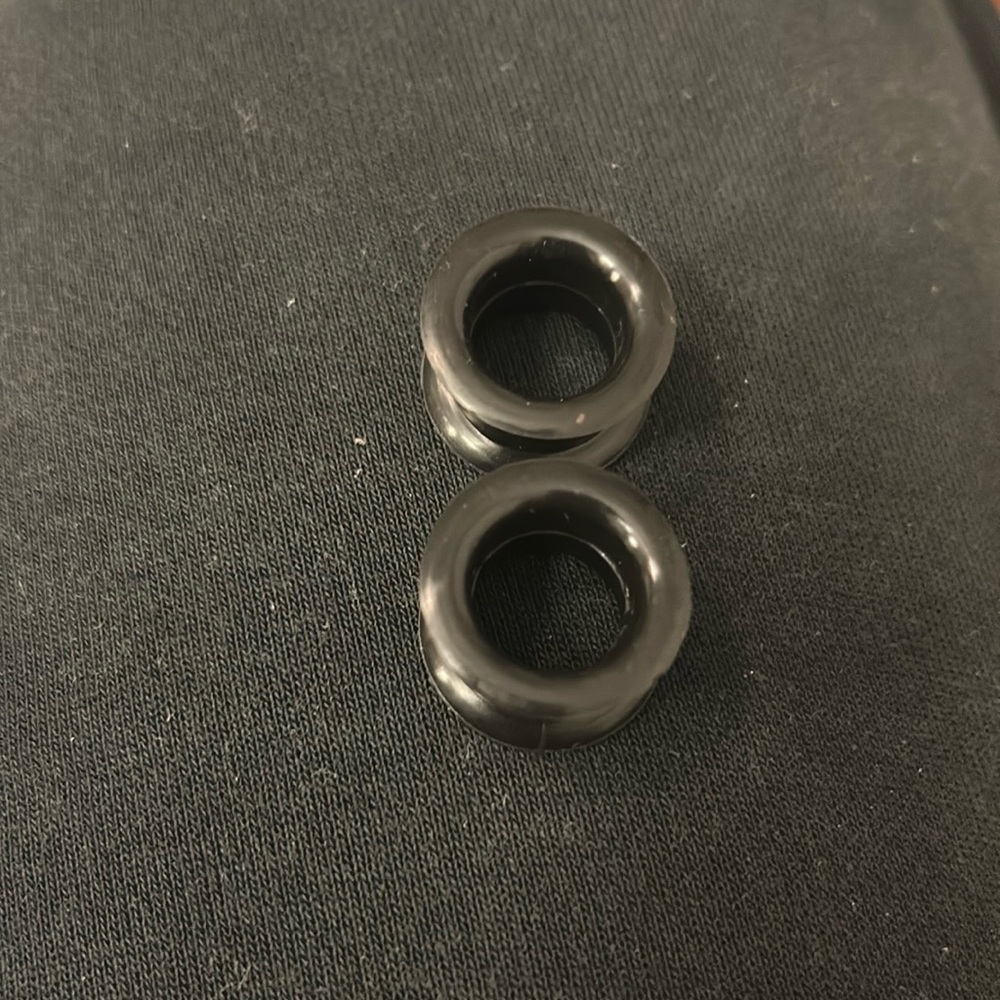 Silicone eyelet tunnels black